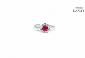18k white gold ring with ruby ​​and diamonds