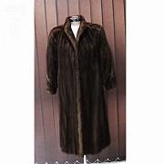Precioso abrigo de visón marrón oscuro