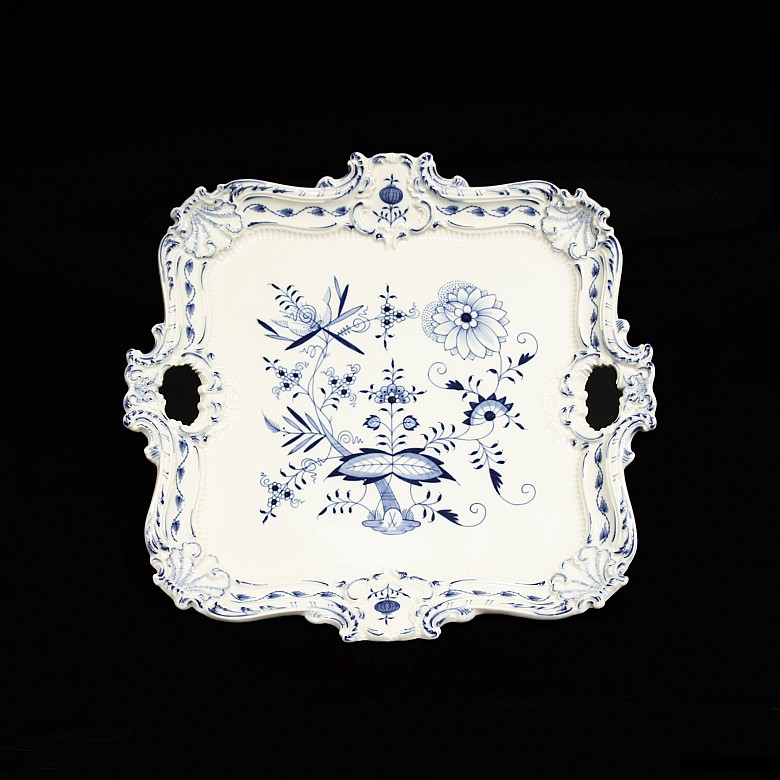 Bandeja de cerámica esmaltada, azul y blanco, Meissen, pps.s.XX