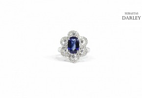 18k white gold ring with sapphire and diamonds.