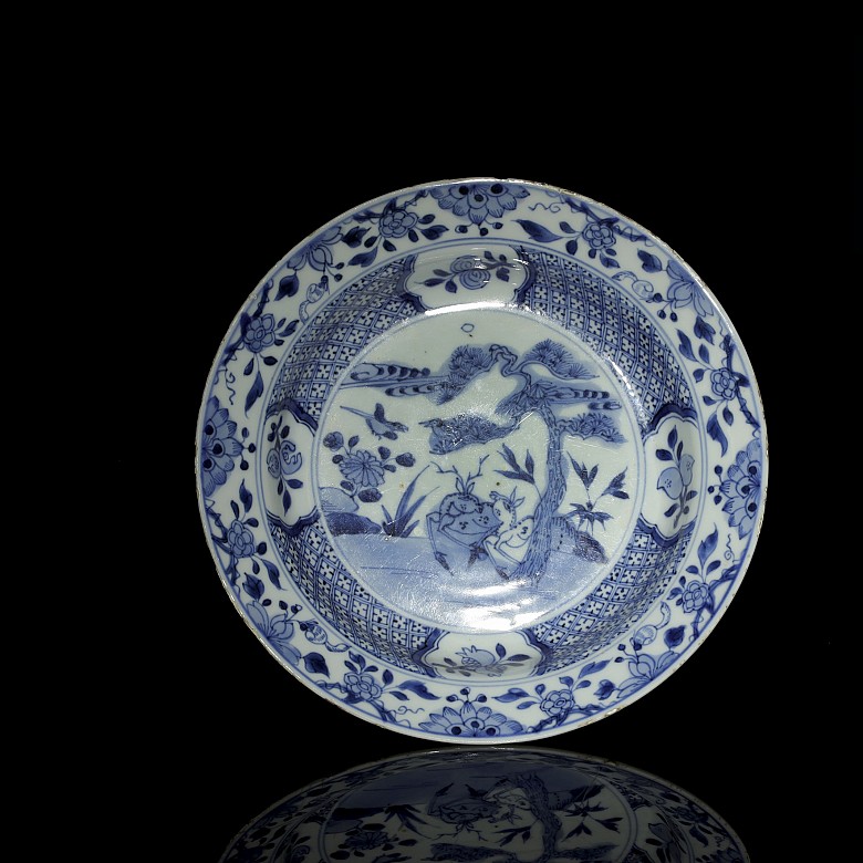 Porcelain dish, blue and white, Compagnie des Indes