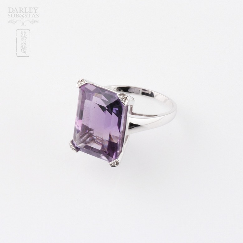 ring with 17.94 cts amethyst diamonds and 18k white gold