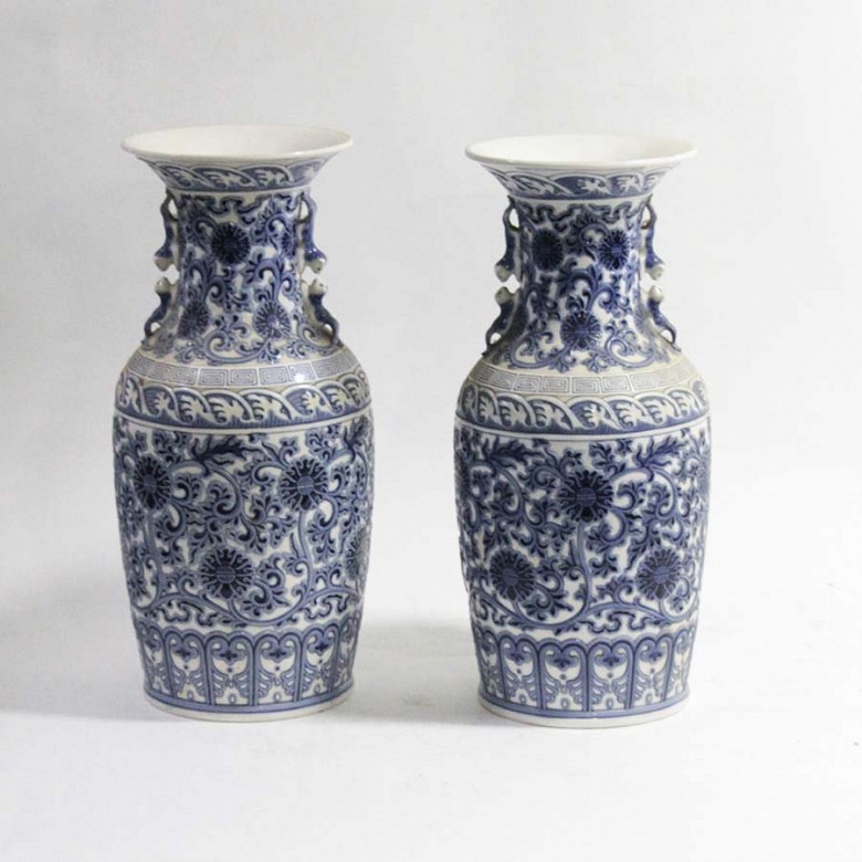 Couple of Lladró vases - 1