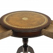 Round game table, English style, 20th century - 4