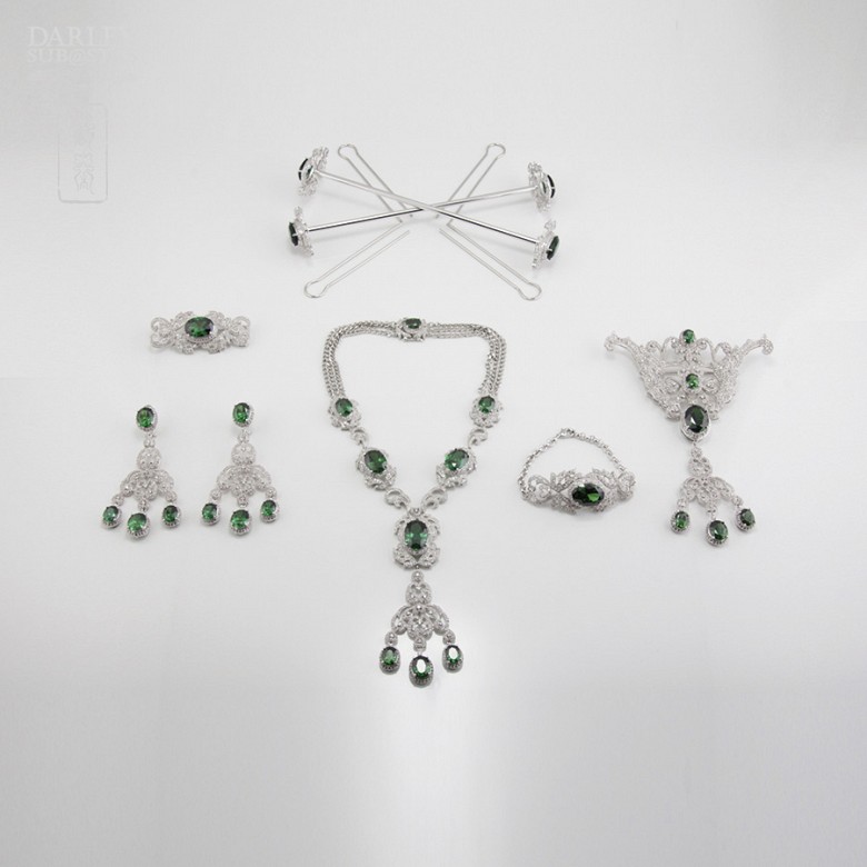 Faller dressing emerald green and silver Rhodium
