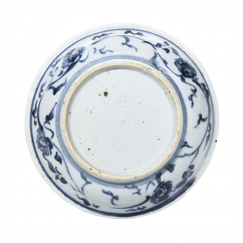 Lote de cerámica y porcelana china en azul y blanco.