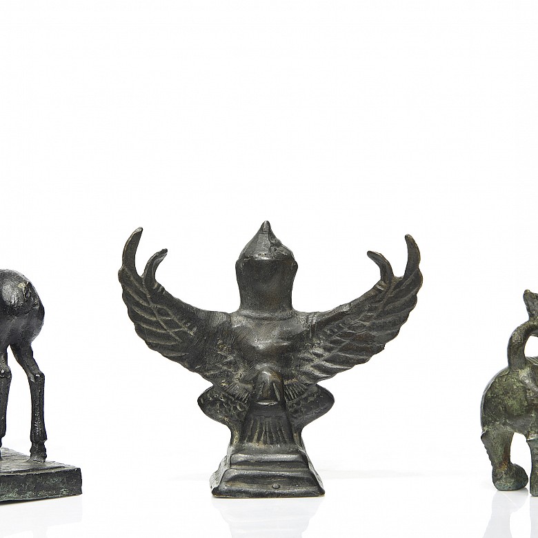 Tres pequeñas figuras de bronce, Asia. - 2