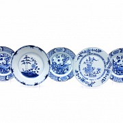 Lot of five Chinese porcelain plates, 20th century