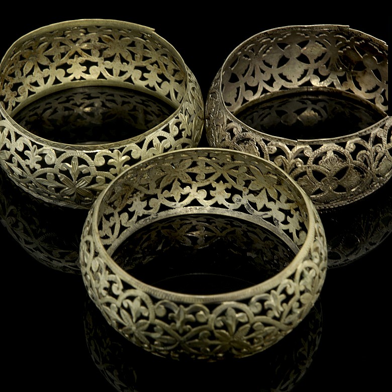 Set of three silver bracelets - 2