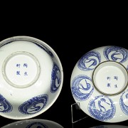 Gran cuenco con tapa de porcelana, azul y blanca, pps.S.XX