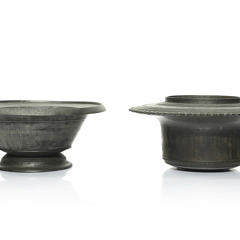 Two bronze bowls, Indonesia. 19th century