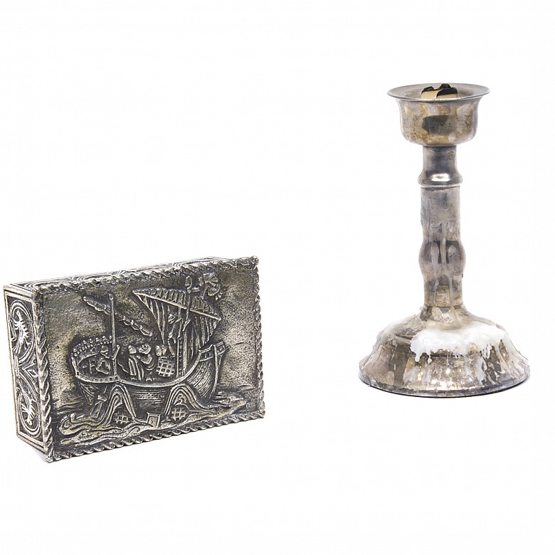 Silver metal candle holder and box. - 1