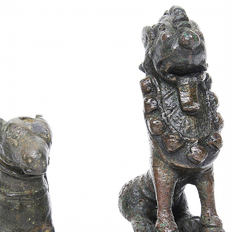 Dos figuras mitológicas de bronce, Indonesia, S.XIX - XX - 3