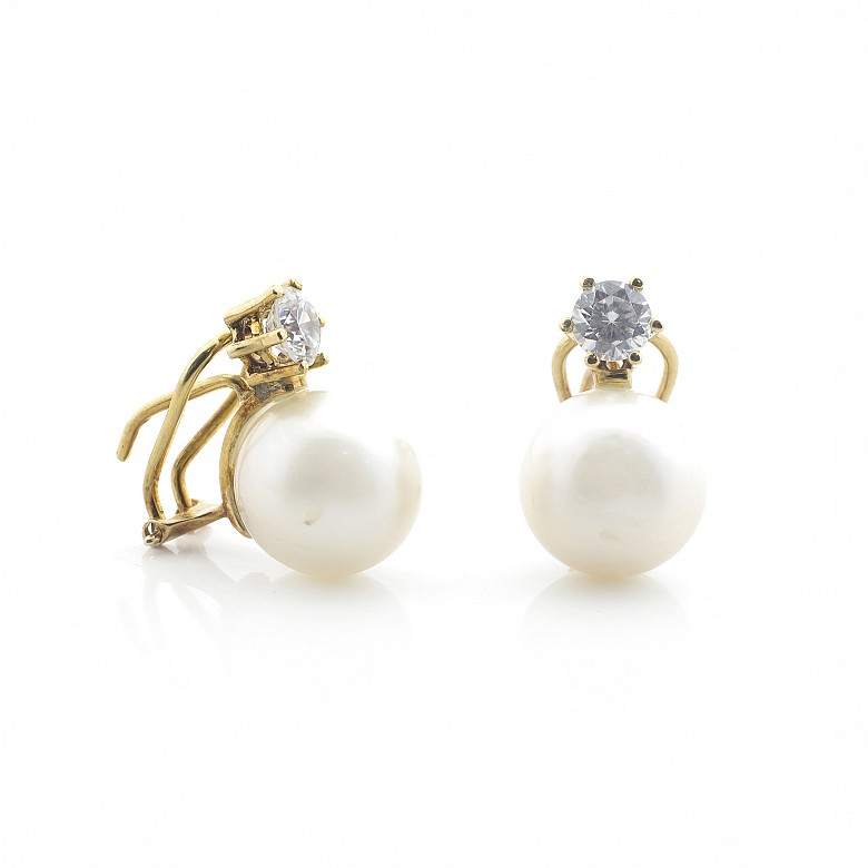18k yellow gold earrings with cultured pearls