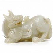 Perro de jade celadón tallado, dinastía Qing.