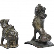 Dos figuras mitológicas de bronce, Indonesia, S.XIX - XX - 2