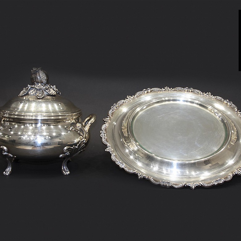 Silver tureen with tray and glass holder