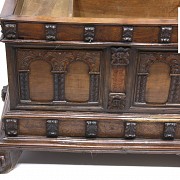 Catalan bridal chest, walnut wood, 17th century