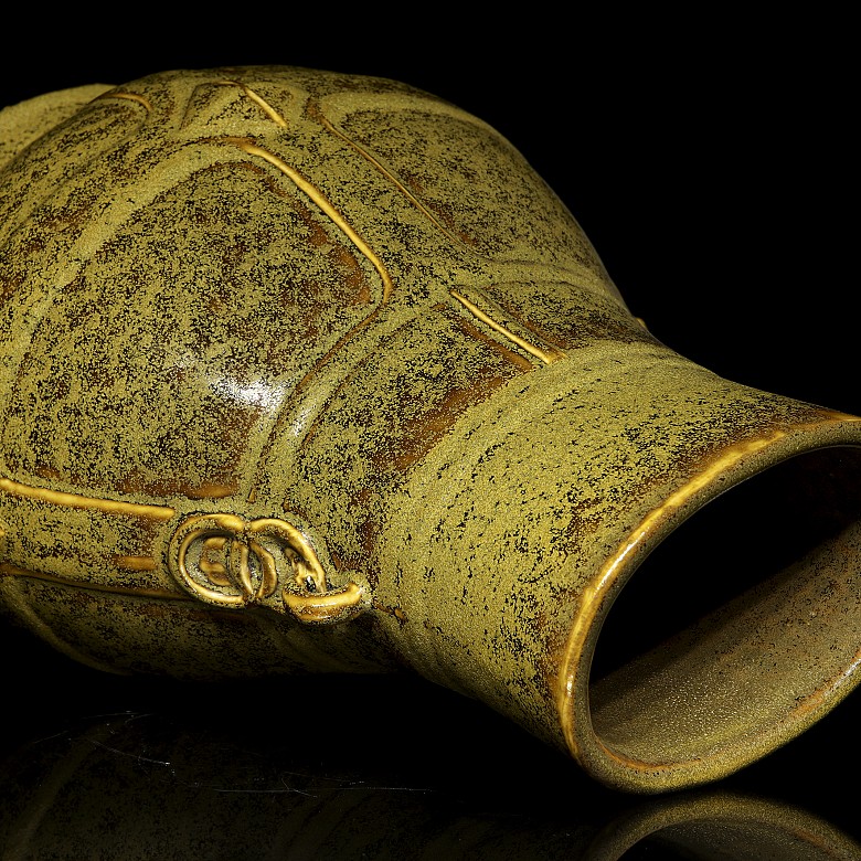 Jarrón de cerámica con esmalte de té, con sello Yongzheng