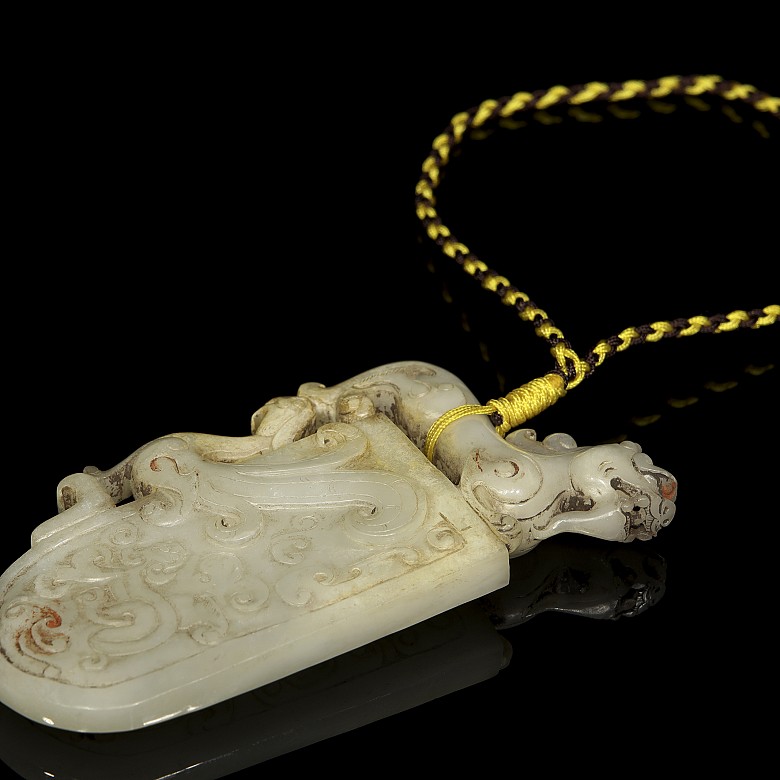 Placa o amuleto de jade tallado, dinastía Han