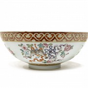 Porcelain bowl with flowers, with Daoguang seal.