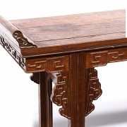 Mesa altar de madera china, s.XX