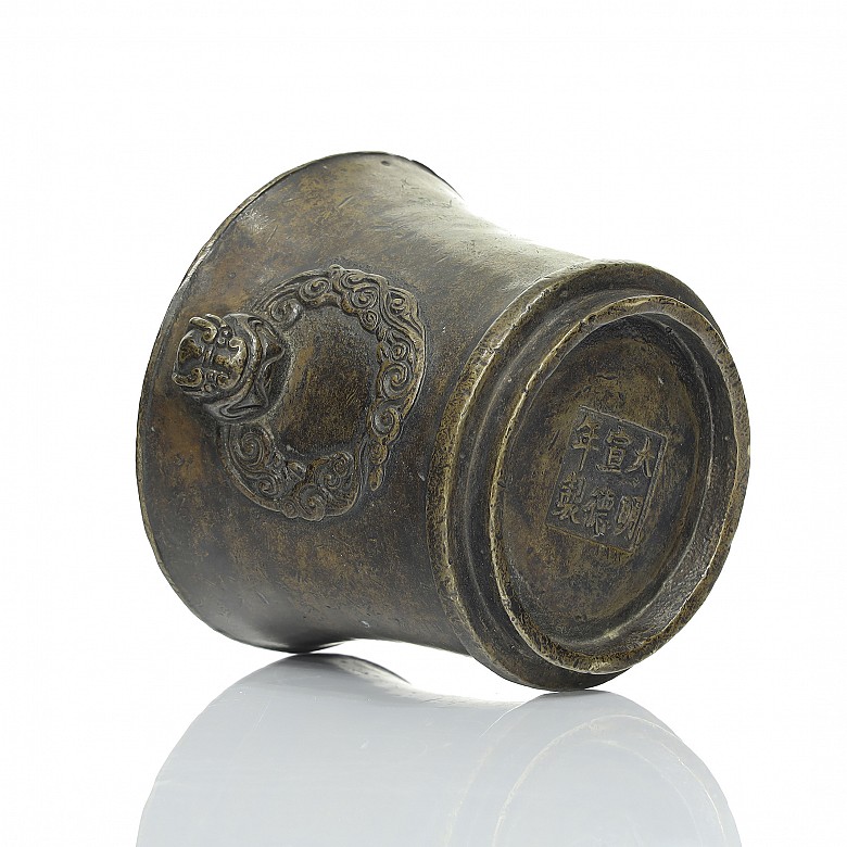 Bronze pot with relief handles, Qing dynasty - 3