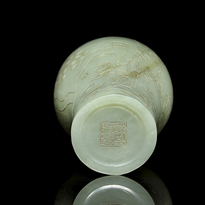 Small jade vase, with Qianlong mark - 4