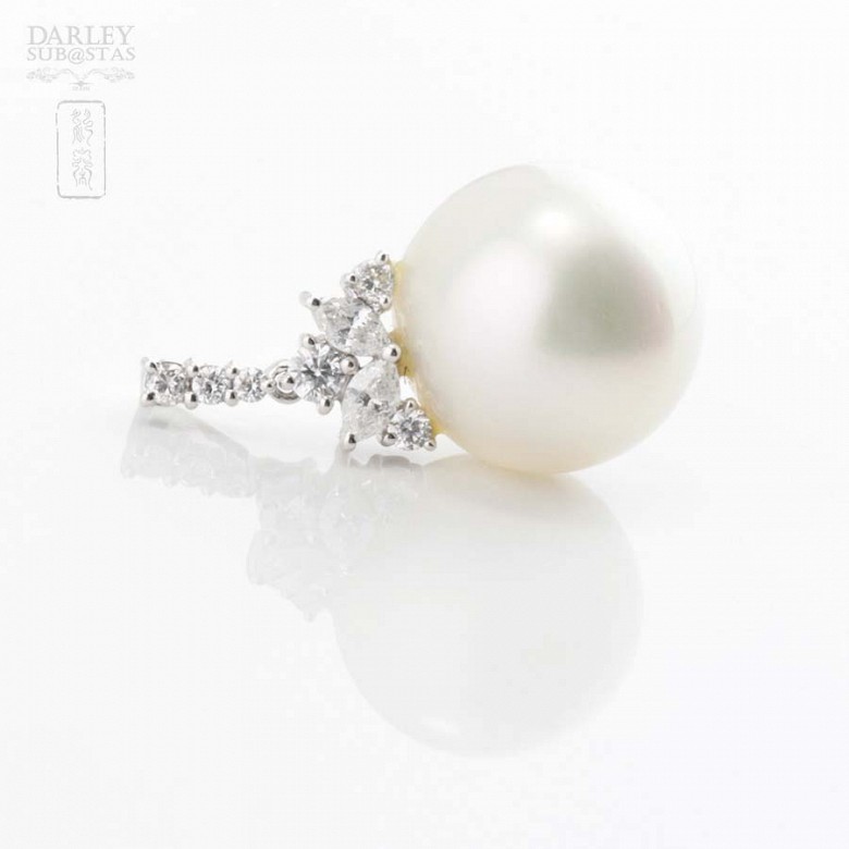 18k white gold necklace with Australian pearl and diamonds