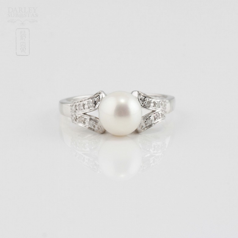 18K白金配圆白珍珠镶钻石戒指 - 3