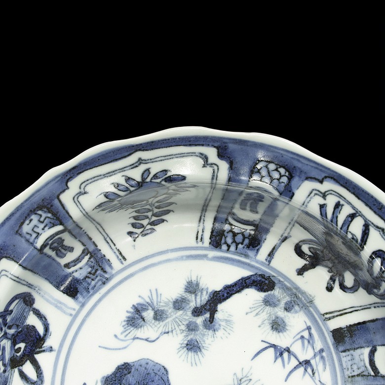 Plato de porcelana, azul y blanco, estilo Ming