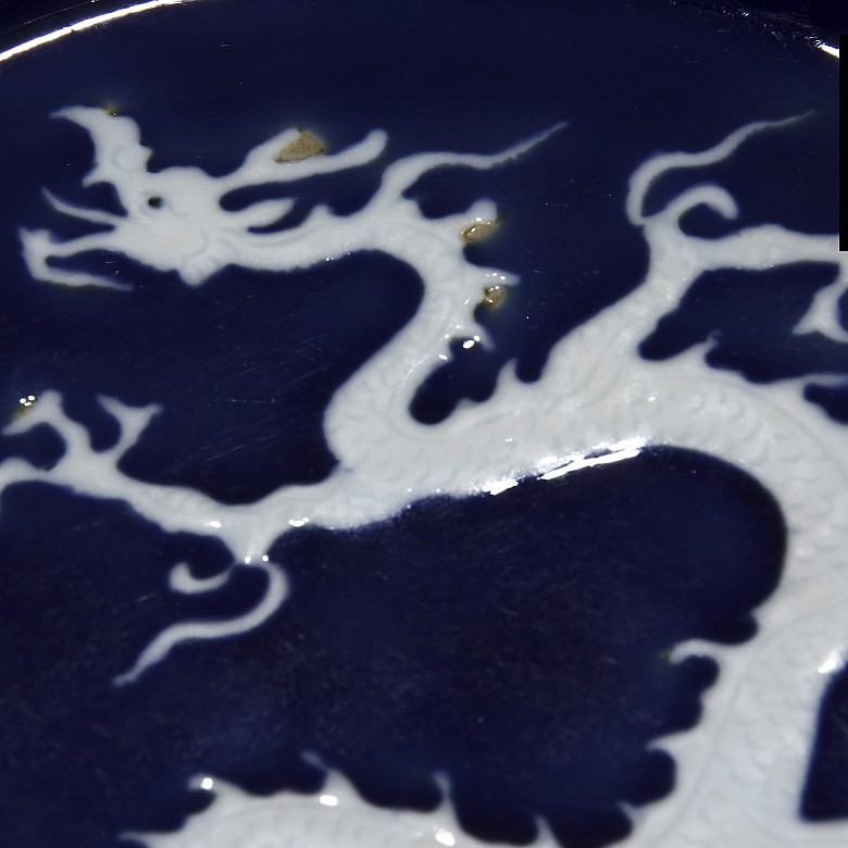 Blue plate with dragon in white, Jingdezhen, Yuan dynasty (1279-1368).