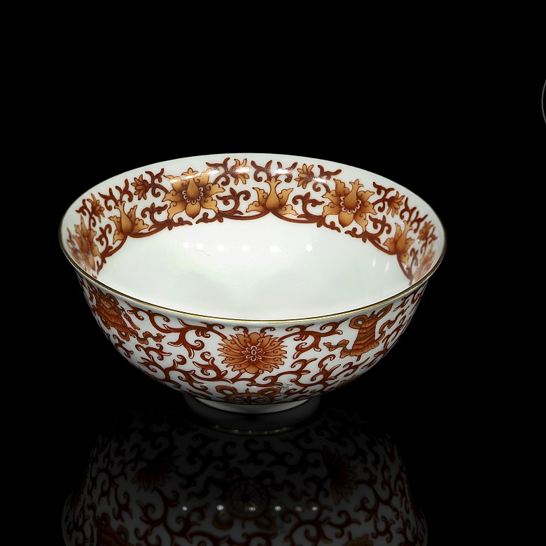 Cuenco de porcelana con esmalte rojo-hierro, con marca Daoguang - 4