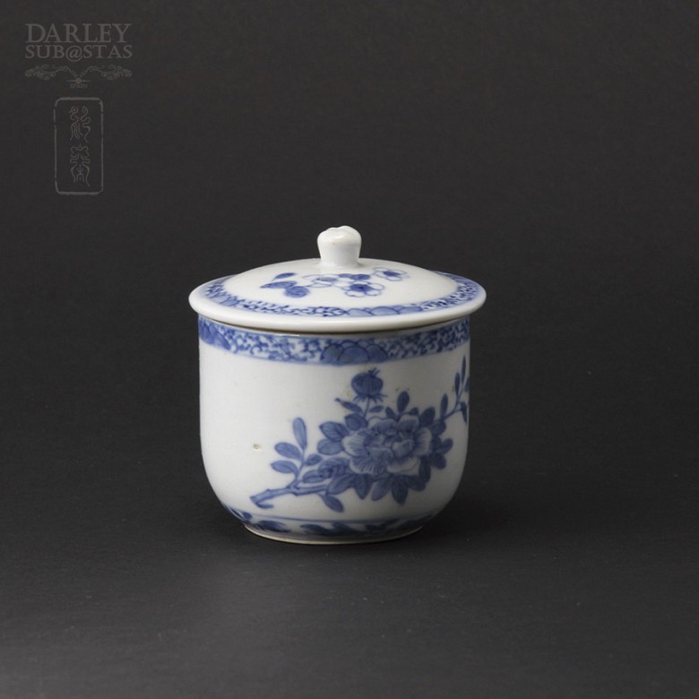 Hermosa y Antigua taza de Té cerámica blanca y azul.