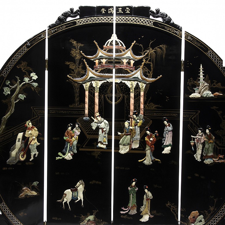 Lacquered wooden folding screen, China, 20th century - 1