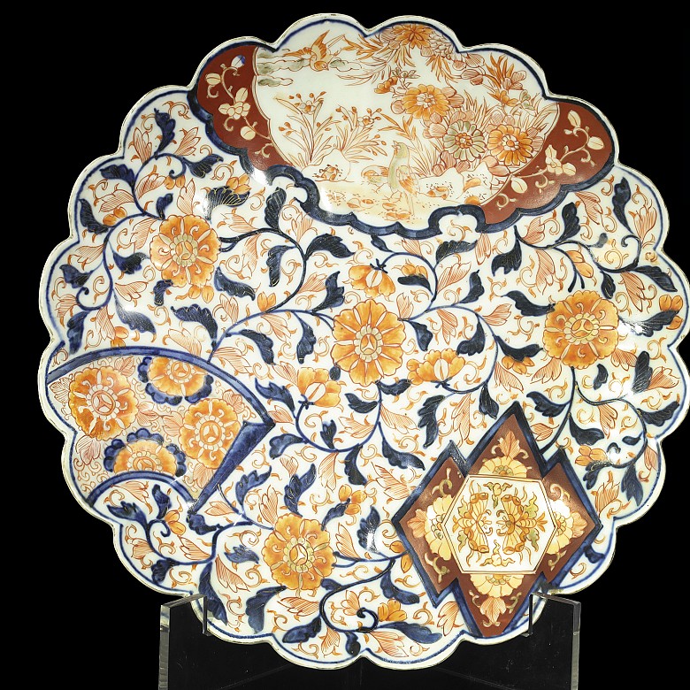 Dos platos de porcelana japonesa, Imari, S.XX - 1