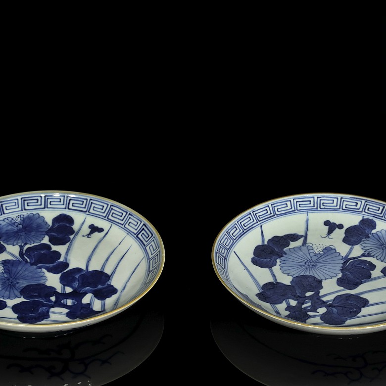 Pair of blue and white dishes, Japan, 19th century - 3