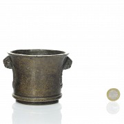 Bronze pot with relief handles, Qing dynasty - 7