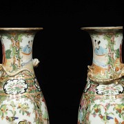 Pair of small Cantonese vases, 20th century