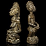 Dos figuras africanas de madera tallada, estilo Yoruba, s.XX