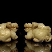 Pair of jade pendants, Han dynasty