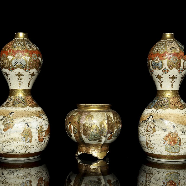 Lote de tres piezas de porcelana japonesa, S.XIX - XX