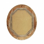 Oval mirror with golden wood frame. - 1