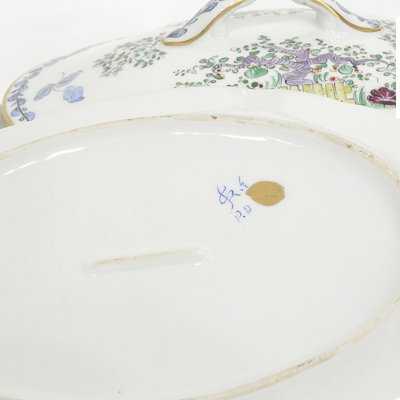 Vajilla esmaltada de porcelana europea, pps.S.XX