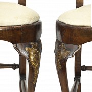 Cuatro sillas de comedor de nogal, estilo Reina Ana, S.XIX
