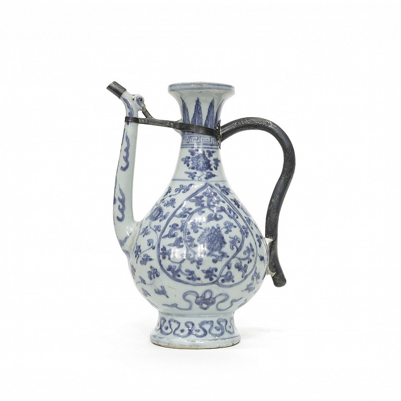 A blue and white pear-shaped ewer, Ming Dynasty, 16 century.