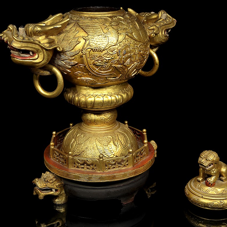 Large carved, gilded and polychromed stone bowl, Qing dynasty