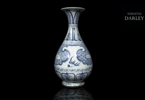 A blue and white Yuhuchunping vase, Yuan dynasty