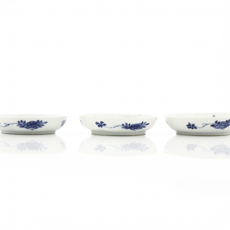 Conjunto de tres platos, azul y blanco, s.XX