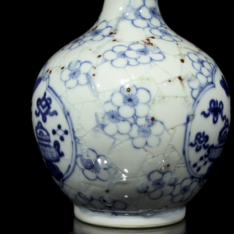 Porcelain enamelled high-necked vase, 20th century